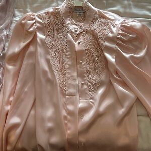 Elegant "Scenes" Peach  Victorian Blouse New padded shoulders & covered buttons